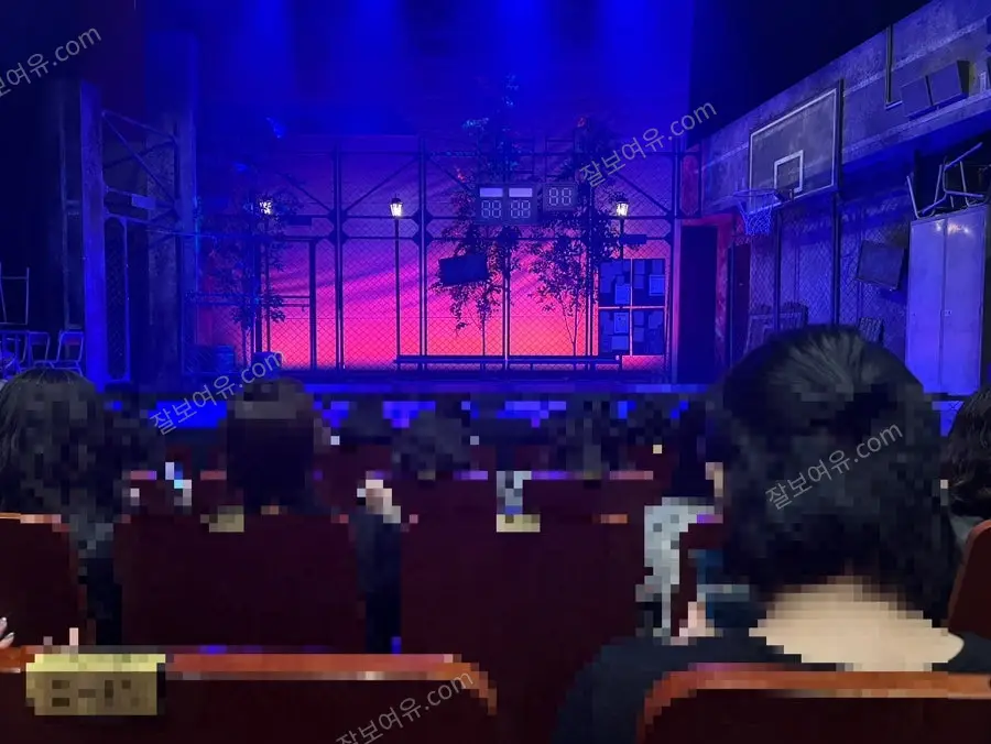 플러스씨어터 1층 E열 11번 시야 사진