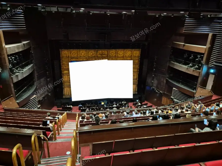 샤롯데씨어터 2층 B구역 12열 15번 시야 사진