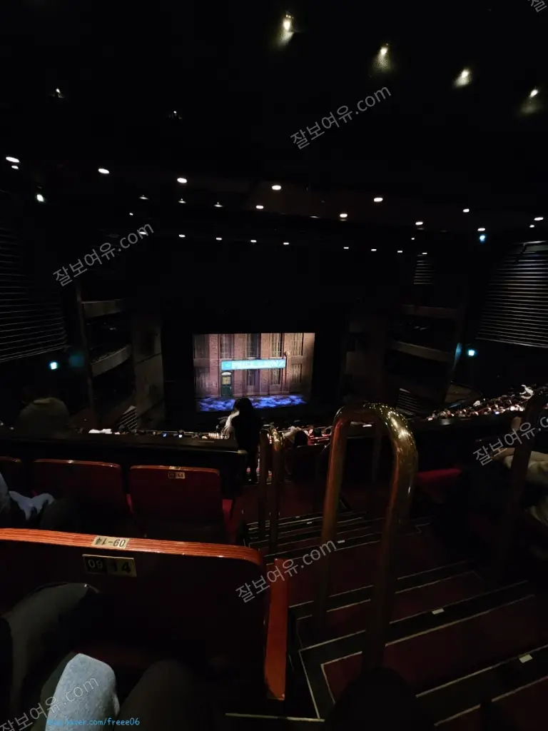 샤롯데씨어터 2층 A구역 10열 14번 시야 사진