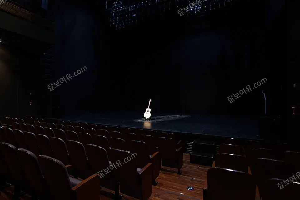 예스24스테이지 1관 1층 F열 17번 시야 사진