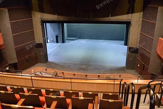 올림픽공원 우리금융아트홀 2층 E구역 5열 32번 시야 사진