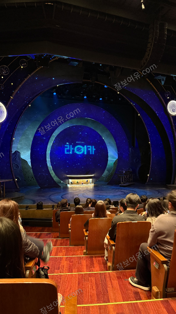 두산아트센터 연강홀 1층 A구역 8열 13번 시야 사진